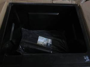 lot 89 image: New Rugged tub, top measures24 x 21...