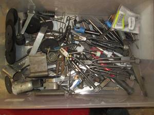 lot 120 image: Large tub of assorted specialty too...