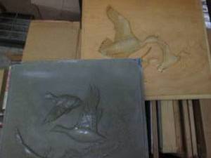 lot 150 image: Box of assorted wood and metal rais...