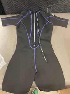 lot 26 image: Cressi Lady Wetsuit - Size S2 - Black with Purple Stitching