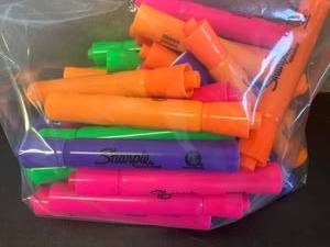 lot 32 image: Sharpie Bright Highlighters