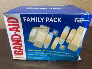 lot 3 image: Band-Aid Family Pack