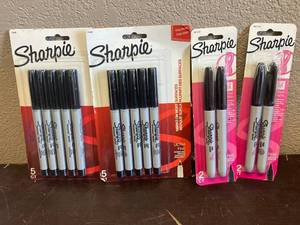 lot 61 image: Black Sharpie Markers