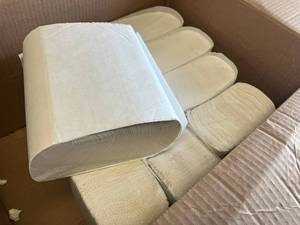 lot 7 image: Folded Paper Towels