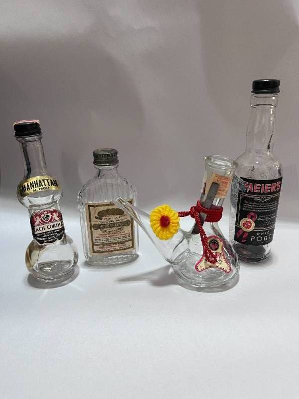 lot 14 image: Four 1930s Miniature Liquor Bottles Cherry Brandy Meiers Port