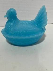 lot 7 image: Beautify 5 Blue Westmoreland Hen on Nest