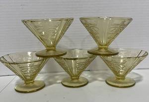 lot 9 image: Set of 5 1930s Federal Glass Madrid Pattern Amber Sherberts