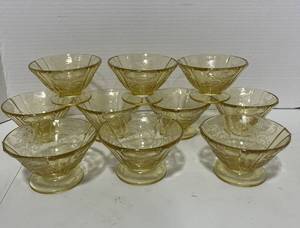 lot 10 image: Set of 10 1930s Federal Glass Madrid Pattern Amber Dessert Glasses