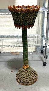 lot 28 image: Vintage 30 Wicker Plant Stand