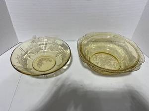 lot 35 image: 1930s Federal Glass Amber Bowls Madrid Pattern 10 and Cabbage Rose 9