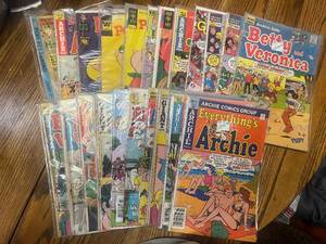 lot 103 image: #7 Lot of 20 Vintage Comic Books Grumpy Cat, Veronica and Betty, Everythings Archie and More