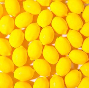 lot 154 image: Box of 58 Display Foam Lemons $34.99 Retail - Brand New