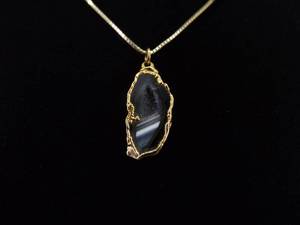 lot 33 image: .925 Sterling Silver Vermeil Oco Agate Geode Pendant Necklace