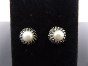 lot 99 image: .925 Sterling Silver Pearl Post Earrings