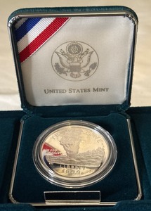 lot 38 image: 1999 P-Yellowstone National Park Proof SILVER Dollar - original package with COA