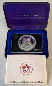 lot 74 image: 1973 American Revolution Bicentennial Commemorative STERLING SILVER Medal With Case