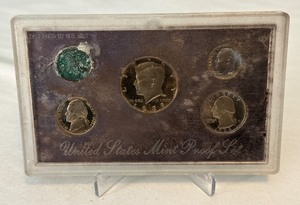 lot 112 image: 1988 Proof Set (5 coins) - No external case, fire damage evident