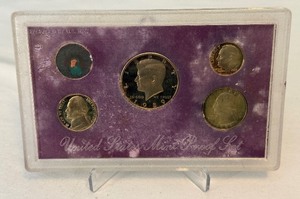 lot 113 image: 1989 Proof Set (5 coins) - No external case, fire damage evident