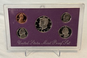lot 114 image: 1991 Proof Set (5 coins) - excellent condition, but note the crack in case on the reverse