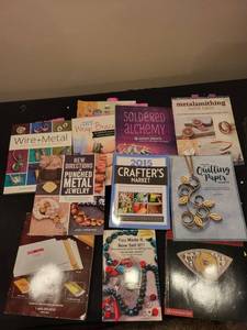 lot 136J image: Jewelry Making Book and DVD Collection