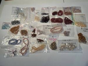 lot 79J image: Large Collection of Assorted Loose Beads in Various Colors and Sizes