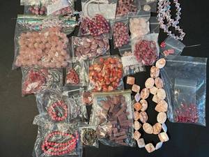 lot 83J image: Assorted Gemstone and Glass Beads Crafting Lot