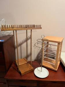 lot 124J image: Lot of 3 Jewelry Organizer Stands and Display Cabinet