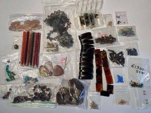 lot 172J image: Large Assortment of Gemstone and Glass Beads for Jewelry Making