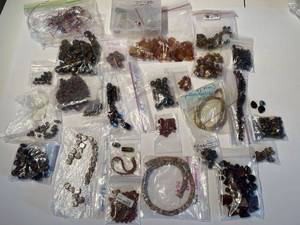 lot 174J image: Assorted Collection of Semi-Precious Stone Beads and Jewelry-Making Supplies
