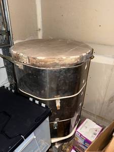 lot 7J image: Used Electric Ceramic Kiln with Shelves and Accessories