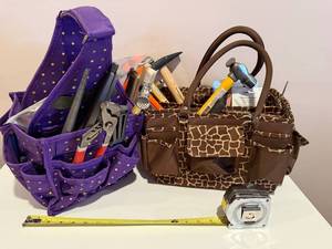 lot 139J image: Lot of Beading and Jewelry Making Tools in Organizer Bags