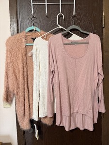 lot 26C image: Jennifer Lopez Pink Knit Top XL - Apt 9 Beige Cardigan - David Dart Cream Knit Cardigan M (Lot of 3)