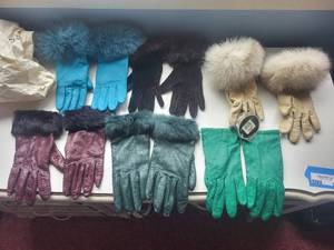 lot 218C image: Cashmere-Lined Leather Gloves - Size 7 12 - Assorted Colors - Made in Philippines