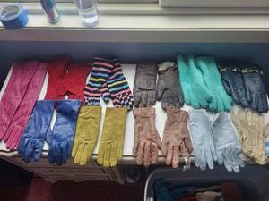 lot 225C image: Gloves - Assorted Leather, Knit & Striped Winter Pairs, Mixed Colors, Various Sizes