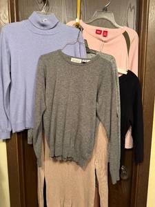 lot 159C image: Womens Knit Sweaters - Hugo Buscati, Juicy Couture, Apt 9, Kirkland, and Mossimo Assorted Colors (Lot of 5  3 Cashmere))