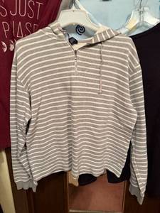 lot 163C image: Assorted Womens Long-Sleeve Tops Jones New York, GAP, NFL for Her, Volcom, On Que Casuals (Lot of 7)