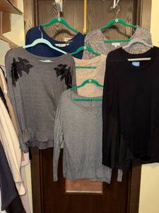 lot 189C image: Womens Knit Tops - Ellen Tracy, Simply Vera Vera Wang, LC Lauren Conrad, Jennifer Lopez, Daisy Fuentes  Assorted Colors (Lot of 6)