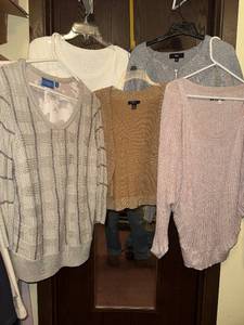 lot 199C image: Chaps Ralph Lauren, Simply Vera Vera Wang, Jennifer Lopez, & Mossimo Womens Knit Sweaters - Assorted Pullovers & Cardigans