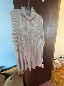 lot 271C image: Vera Wang Cable Knit Poncho - Sleeveless Turtleneck XL - New with Tags