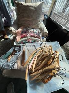 lot 414C image: Wooden Clothes Hangers with Cedar Blocks