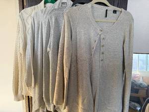 lot 424C image: Cable Knit Cardigan - Cream - Size M - Wooden Button Front
