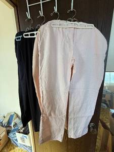 lot 441C image: H&M Womens Pants (Lot of 4) - Black, Beige & Blush Pink