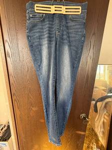 lot 456C image: Levis Signature Pull-On Super Skinny Jeans - Size 8 (W29)
