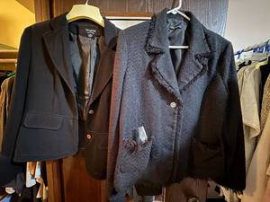 lot 477C image: Two Womens Blazers - Anne Carson & Signature by Larry Levine - Size 14