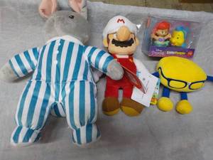 lot 8 image: Stuffed Animals and Little People...