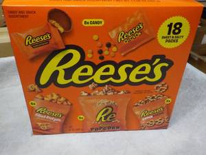 lot 17 image: Reeses 18 Variety Pack...
