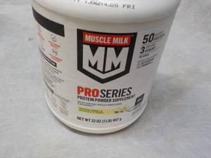lot 29 image: 32 oz Pro Series Muscle Milk Protei...
