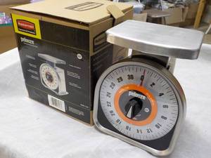 lot 32 image: Rubbermaid Pelouze Scale...