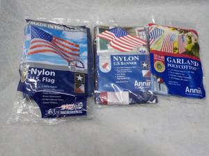 lot 62 image: 3 US Flags and Garland...