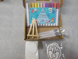 lot 112 image: Pen Peak Acrylic Marker Pen Paintin...